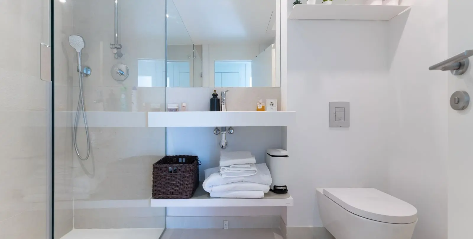 Sale of middle floor apartment in Higueron 22
