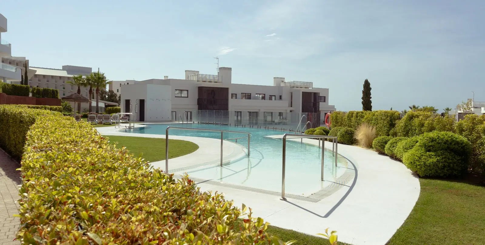 Sale of middle floor apartment in Higueron 30