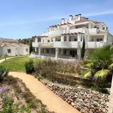 Venta de apartamento en planta media en Nueva Andalucía