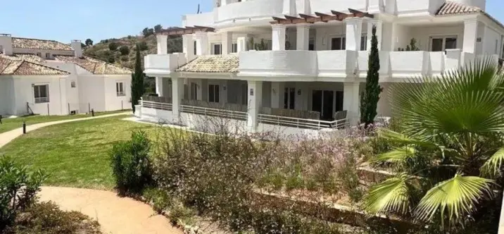 Venta de apartamento en planta media en Nueva Andalucía 0