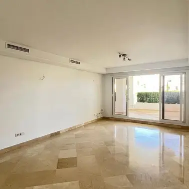 Venta de apartamento en planta media en Nueva Andalucía