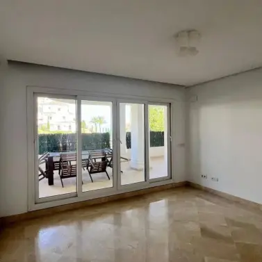 Venta de apartamento en planta media en Nueva Andalucía