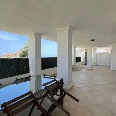 Venta de apartamento en planta media en Nueva Andalucía