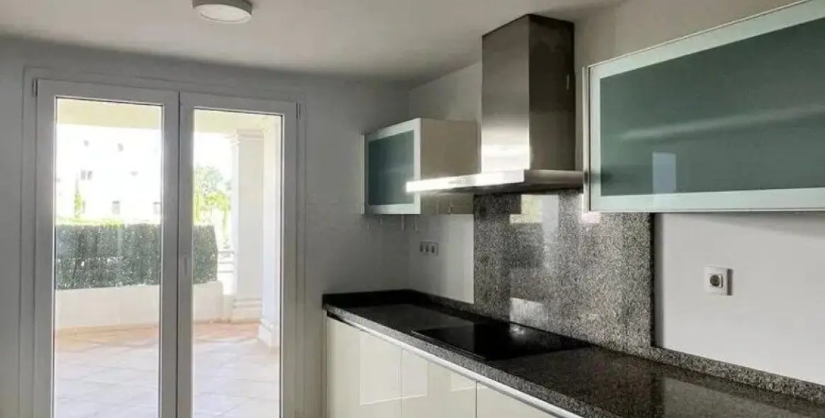 Venta de apartamento en planta media en Nueva Andalucía 9
