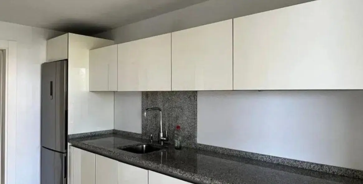 Venta de apartamento en planta media en Nueva Andalucía 11