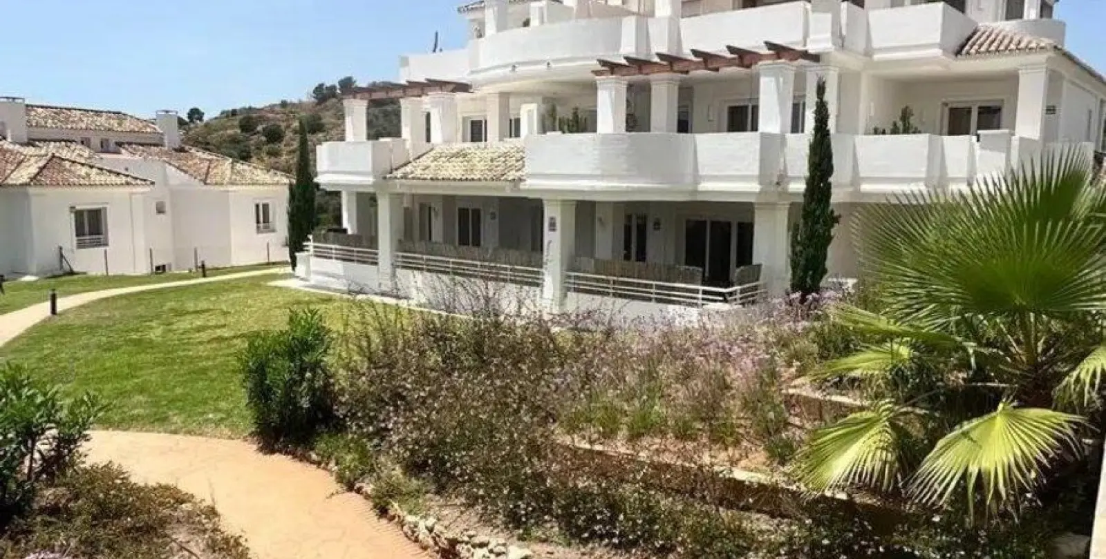 Venta de apartamento en planta baja en Nueva Andalucía 1