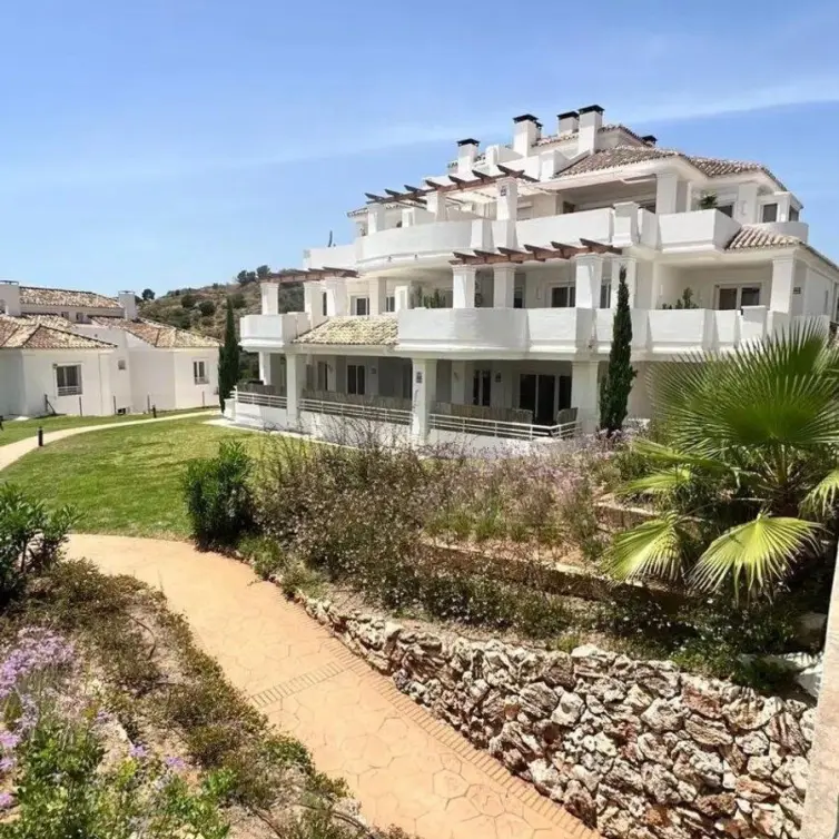 Venta de apartamento en planta baja en Nueva Andalucía