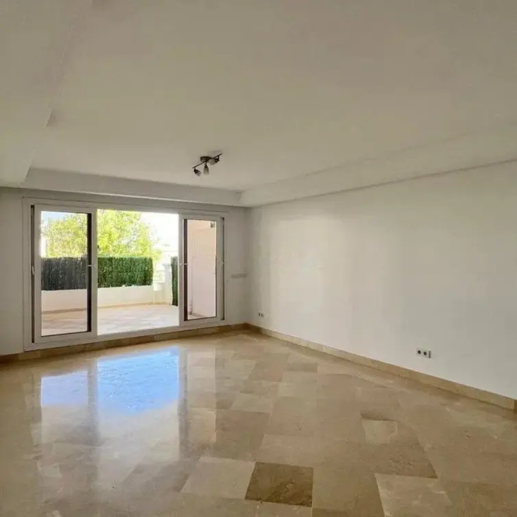 Venta de apartamento en planta baja en Nueva Andalucía