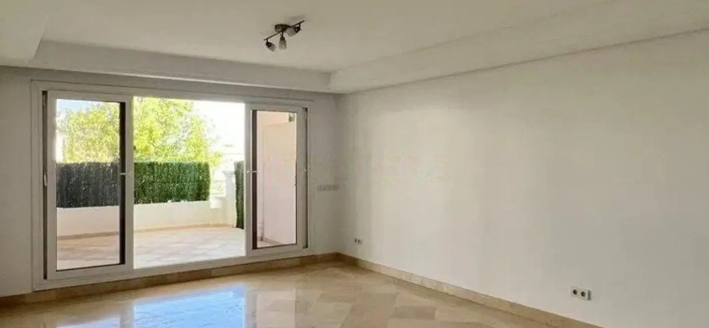 Venta de apartamento en planta baja en Nueva Andalucía 1