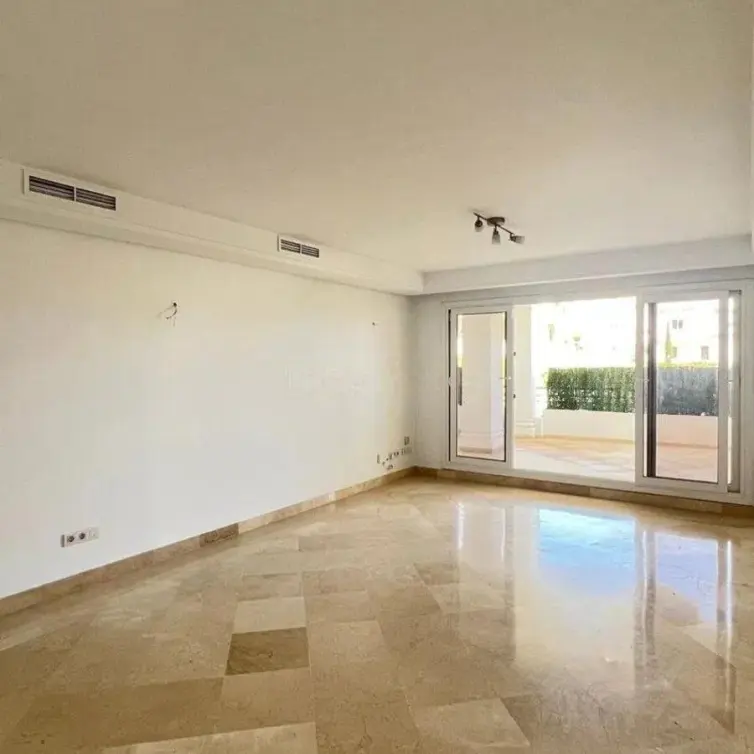 Venta de apartamento en planta baja en Nueva Andalucía