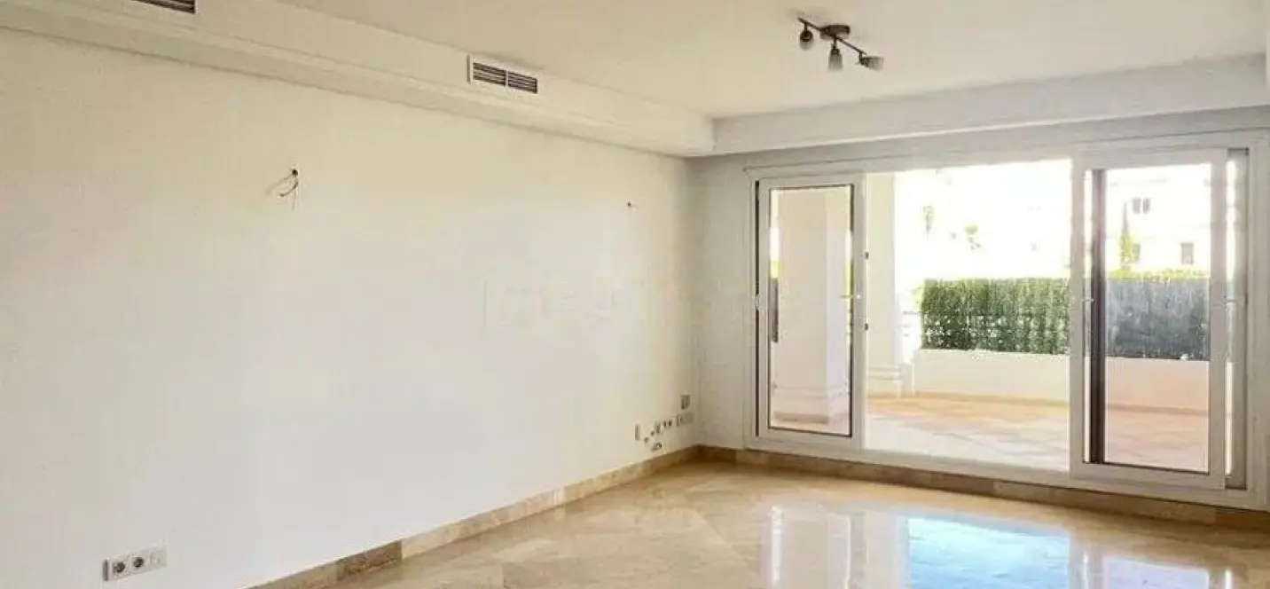 Venta de apartamento en planta baja en Nueva Andalucía 2