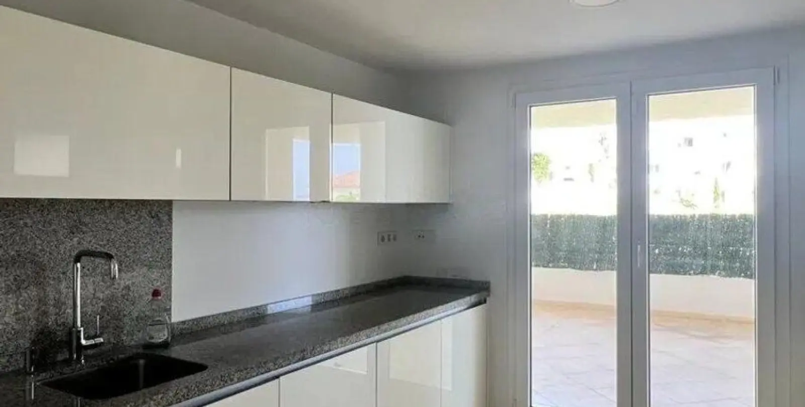 Venta de apartamento en planta baja en Nueva Andalucía 10