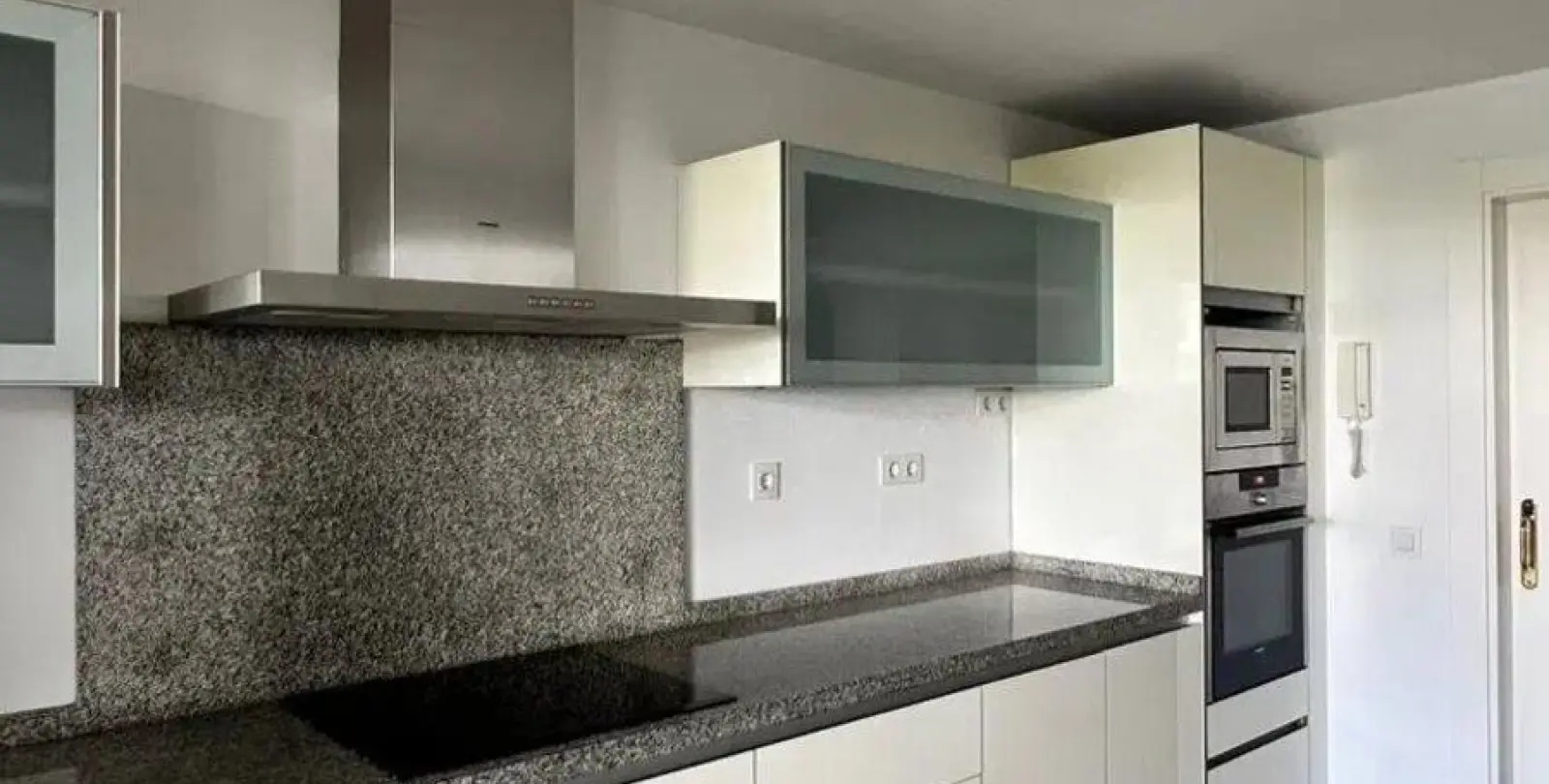 Venta de apartamento en planta baja en Nueva Andalucía 12