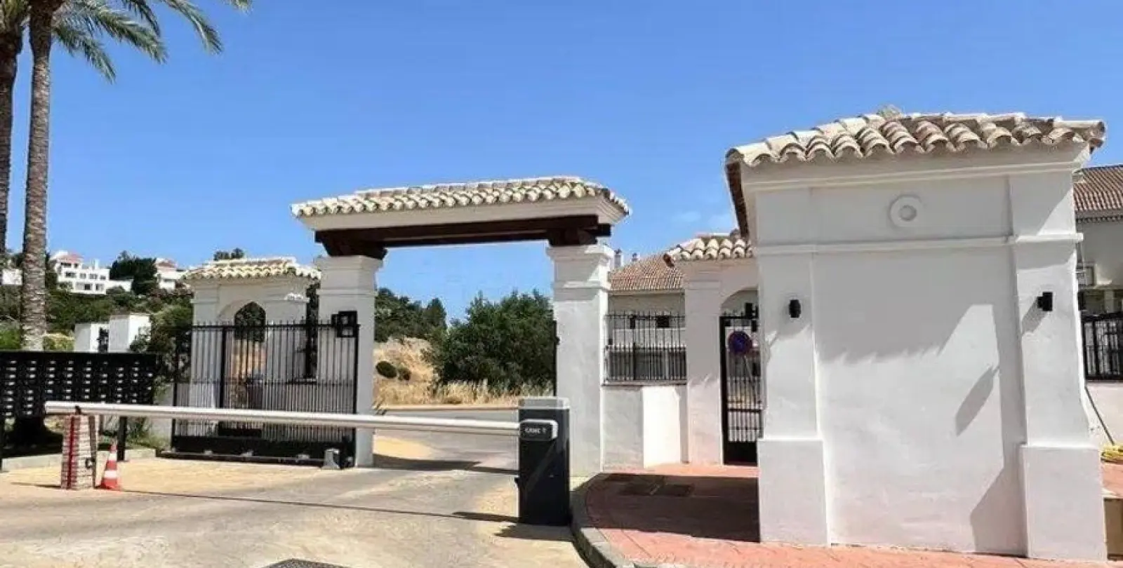 Venta de apartamento en planta baja en Nueva Andalucía 28