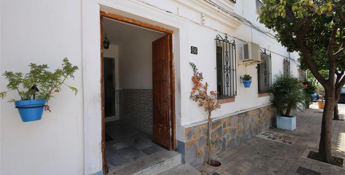 Sale of townhouse in Estepona 1