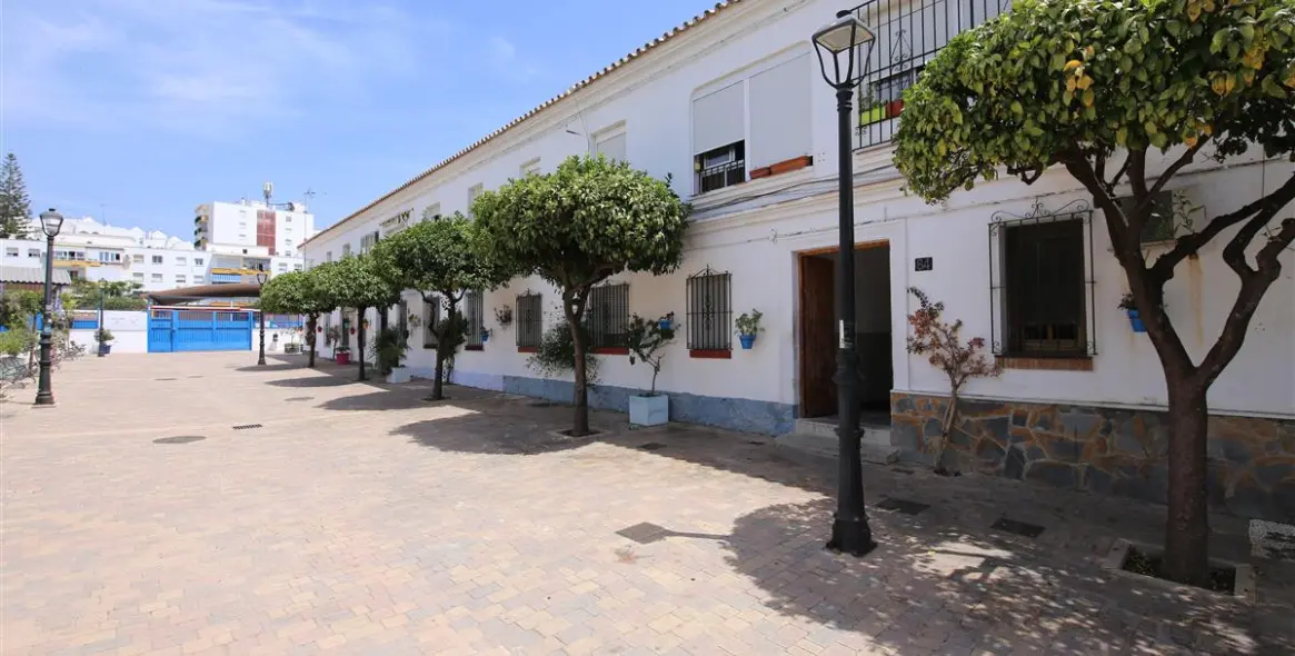 Sale of townhouse in Estepona 24