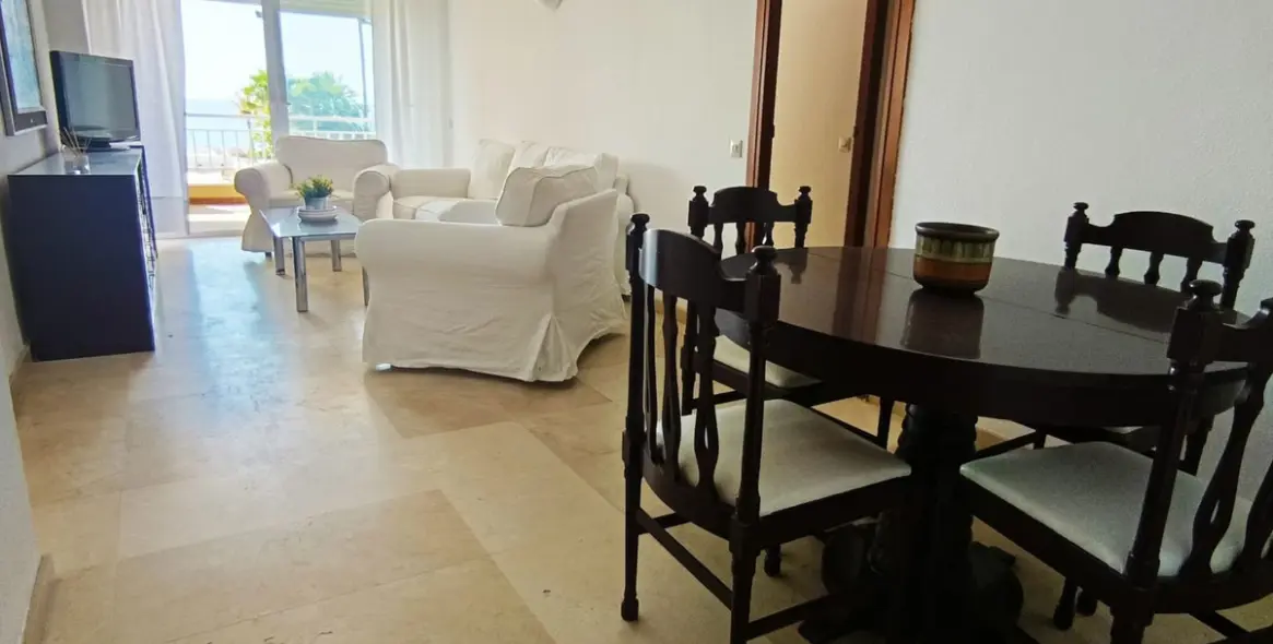 Sale of middle floor apartment in Fuengirola 2