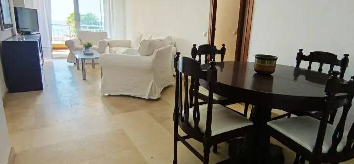 Sale of middle floor apartment in Fuengirola 1