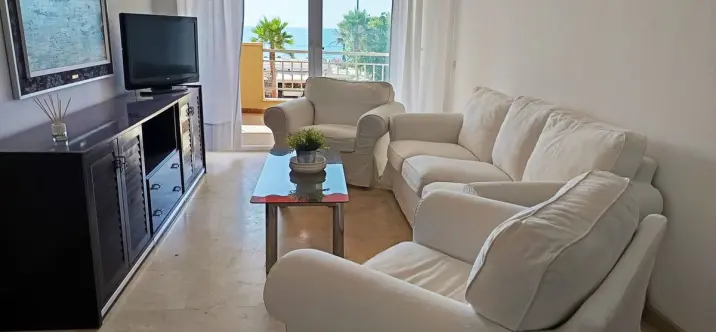 Sale of middle floor apartment in Fuengirola 2