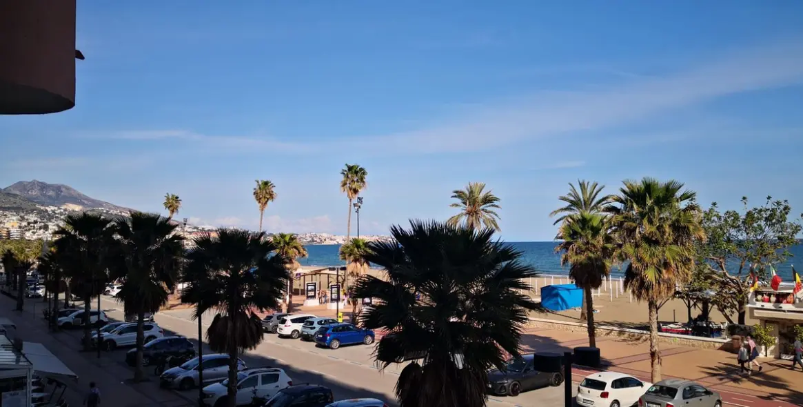 Sale of middle floor apartment in Fuengirola 6
