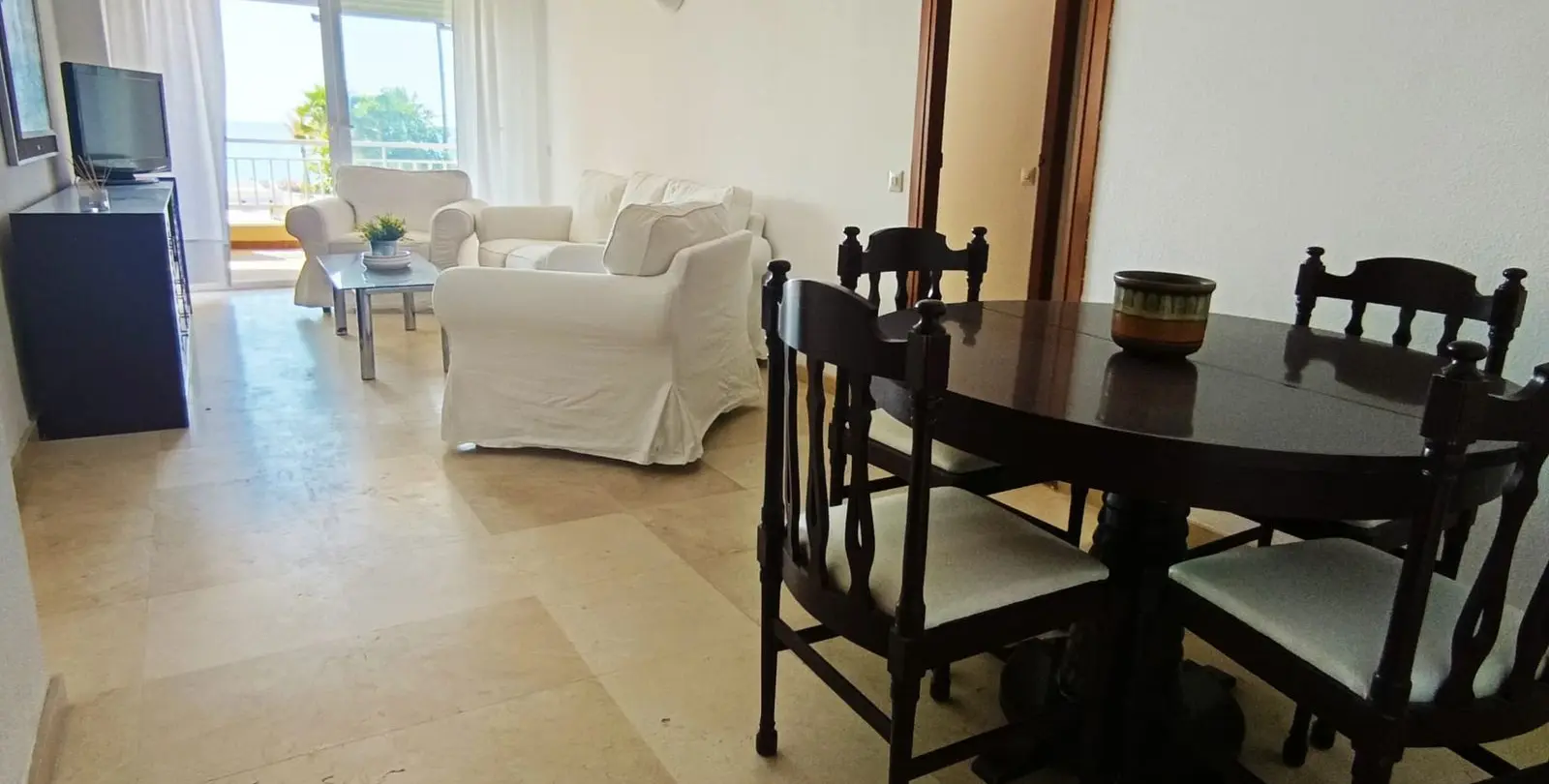 Sale of middle floor apartment in Fuengirola 2