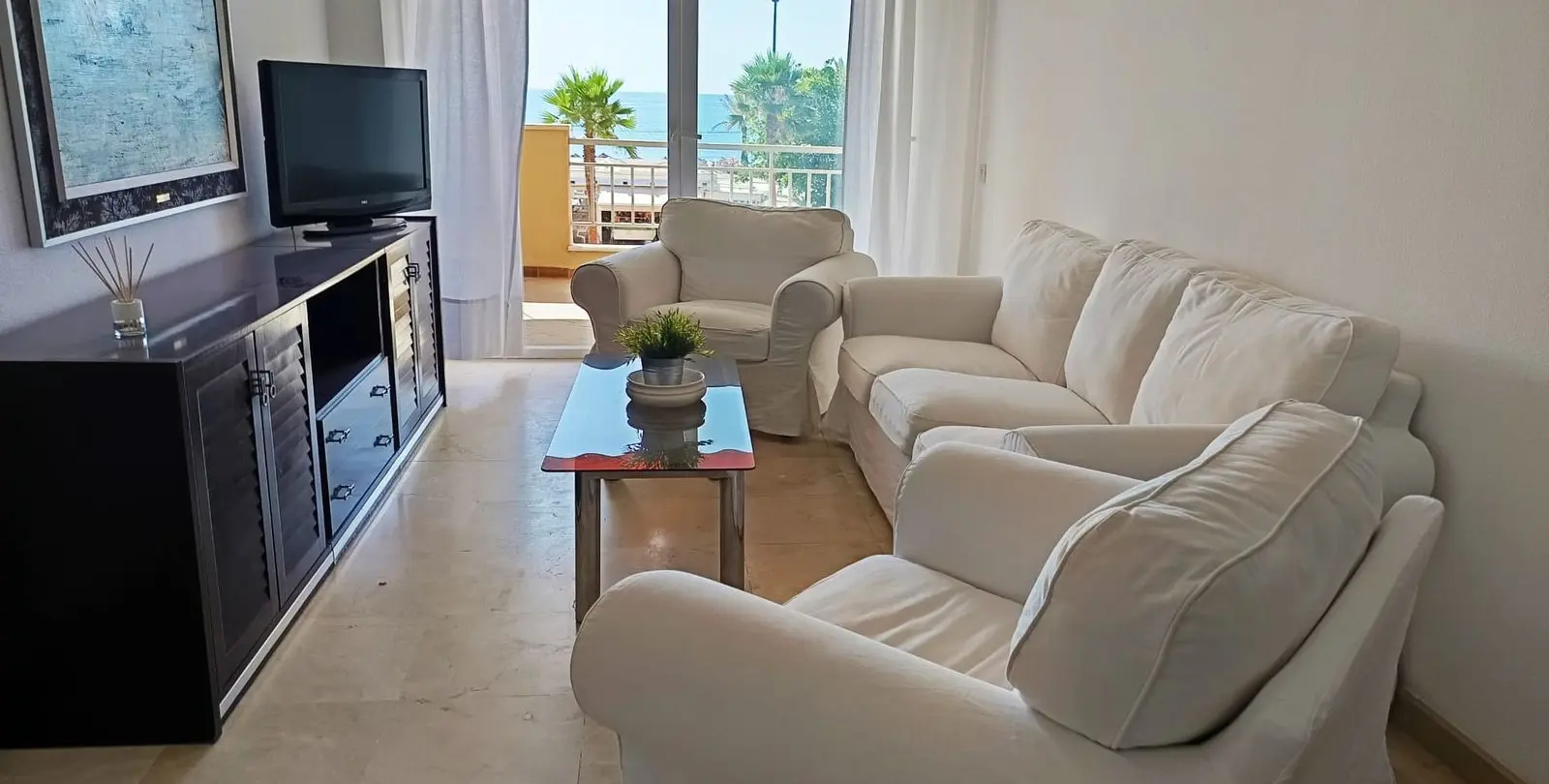 Sale of middle floor apartment in Fuengirola 3