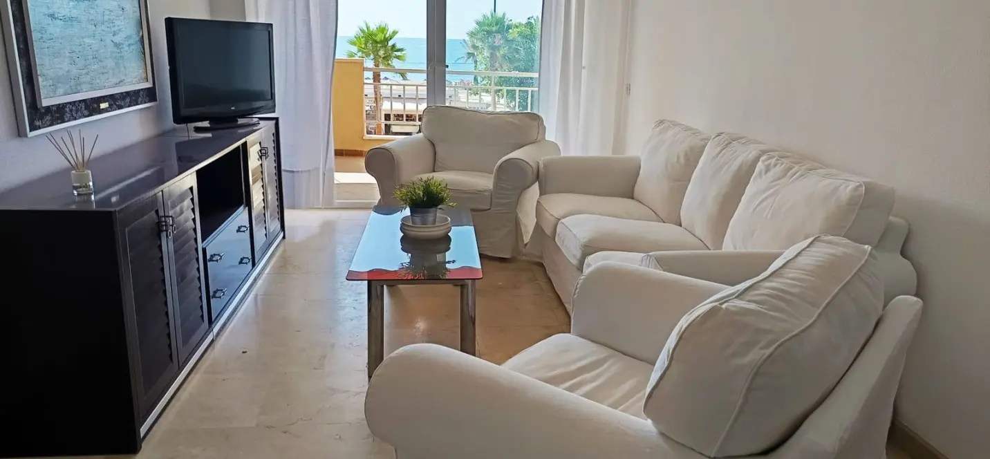 Venta de apartamento en planta media en Fuengirola 2