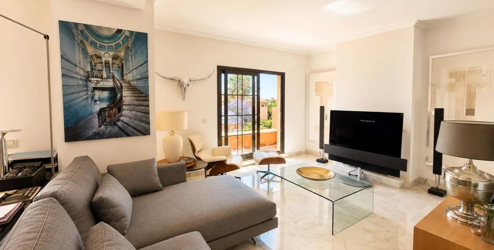 Продажа двухуровневого пентхауса в Estepona 1