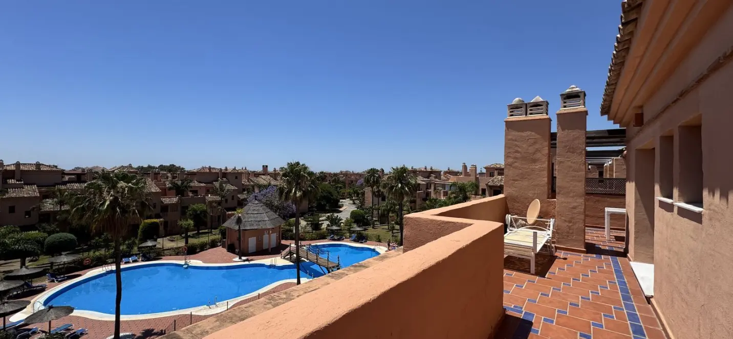 Продажа двухуровневого пентхауса в Estepona 3