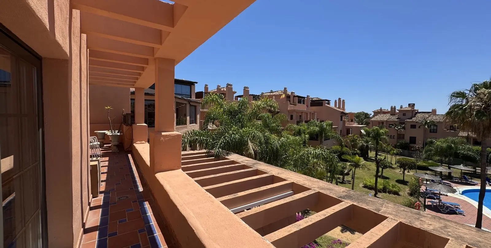 Продажа двухуровневого пентхауса в Estepona 18