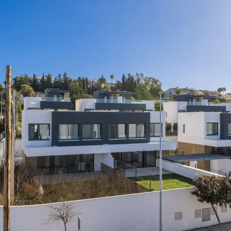 Продажа  отдельно стоящей виллы в Estepona
