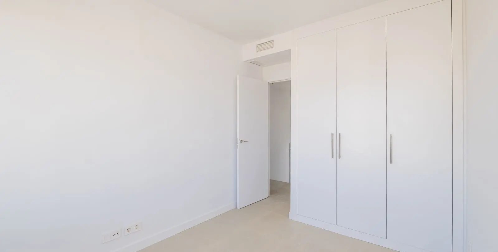Sale of detached villa in Estepona 27