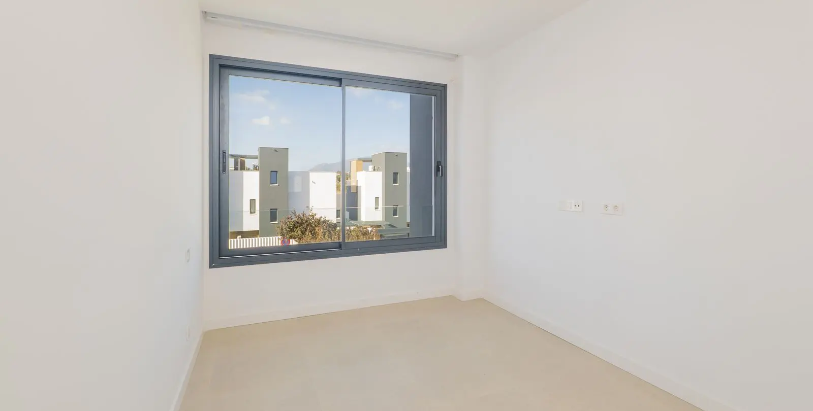 Sale of detached villa in Estepona 30