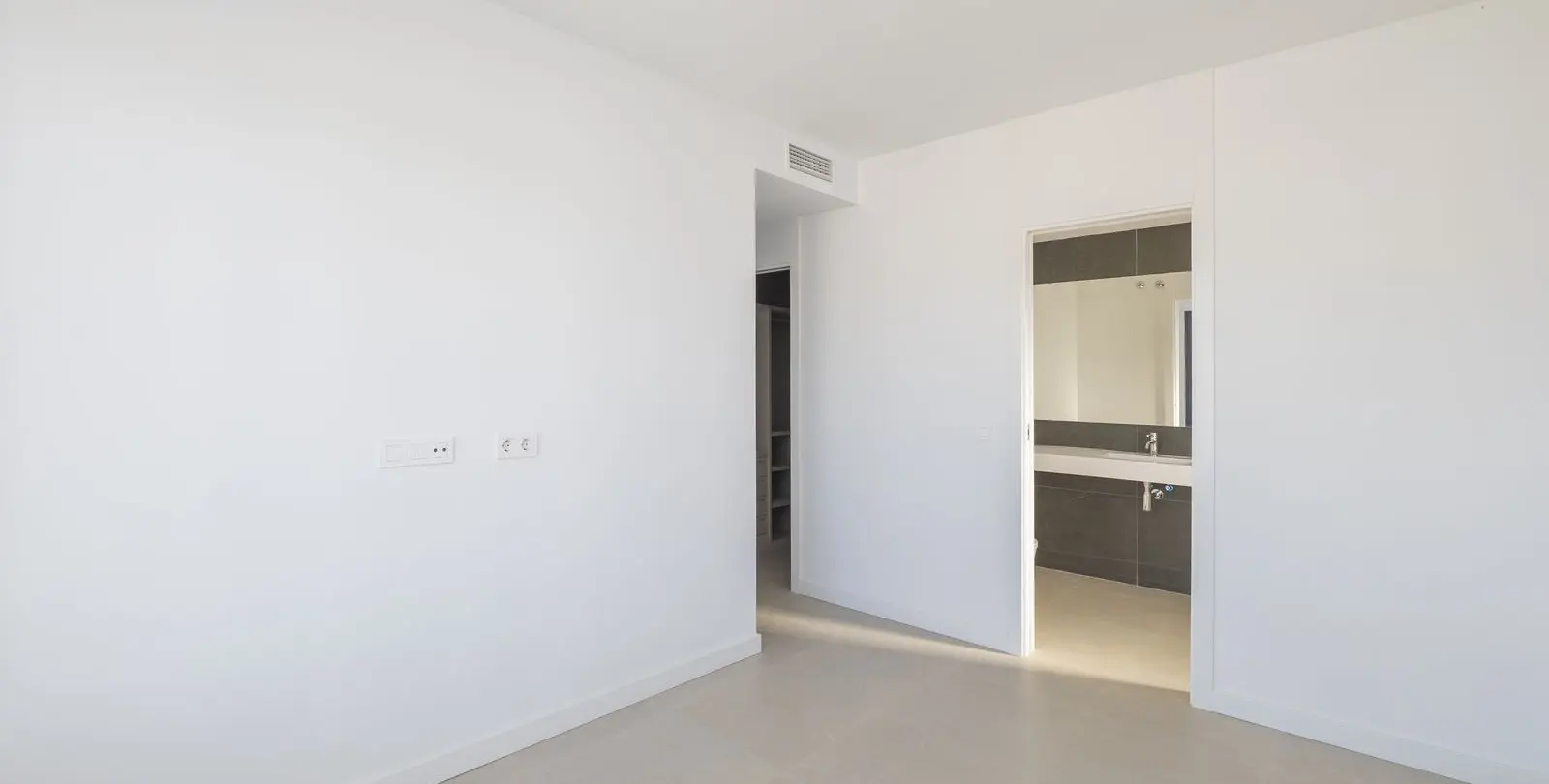Sale of detached villa in Estepona 31