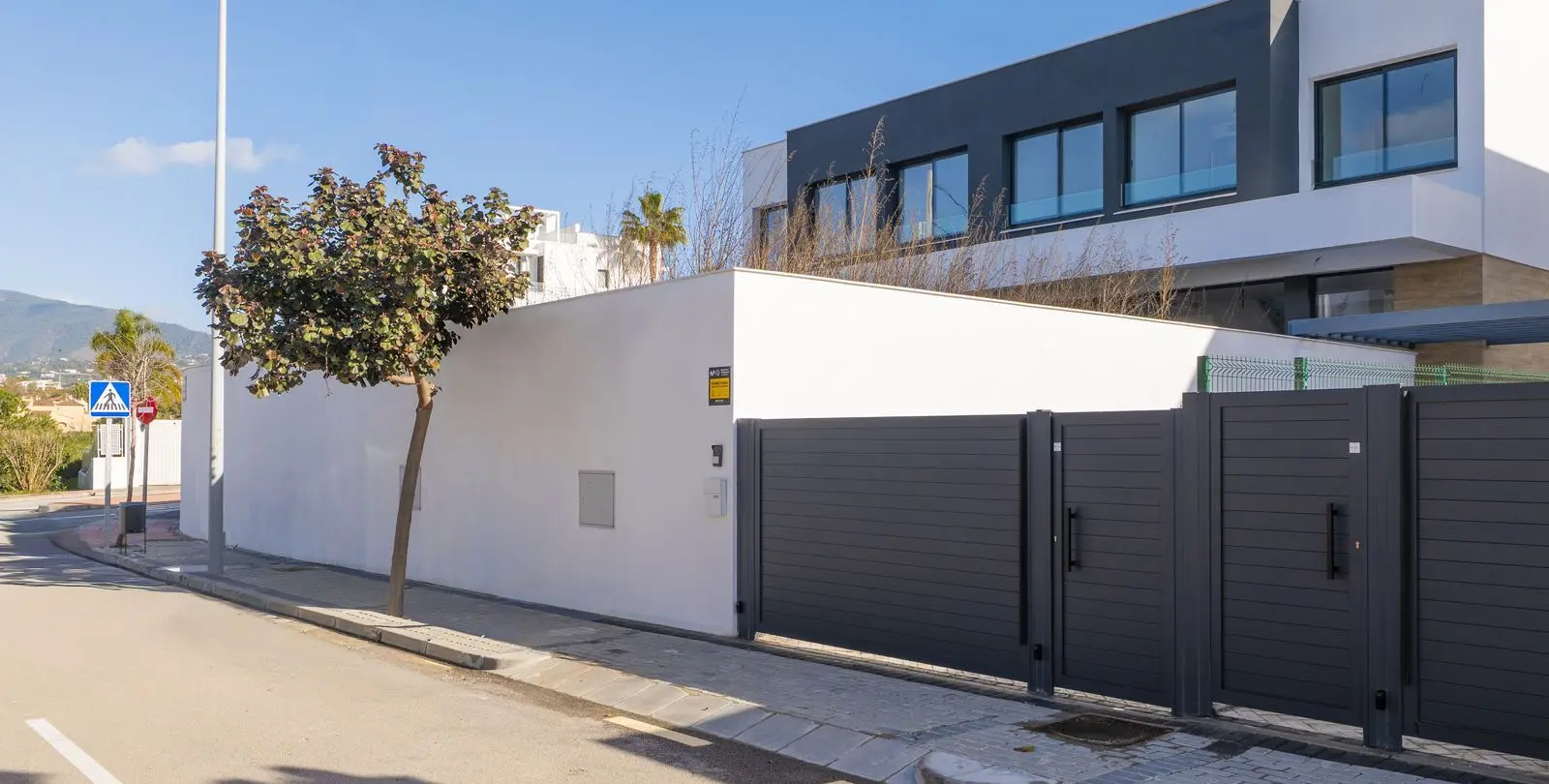 Sale of detached villa in Estepona 35