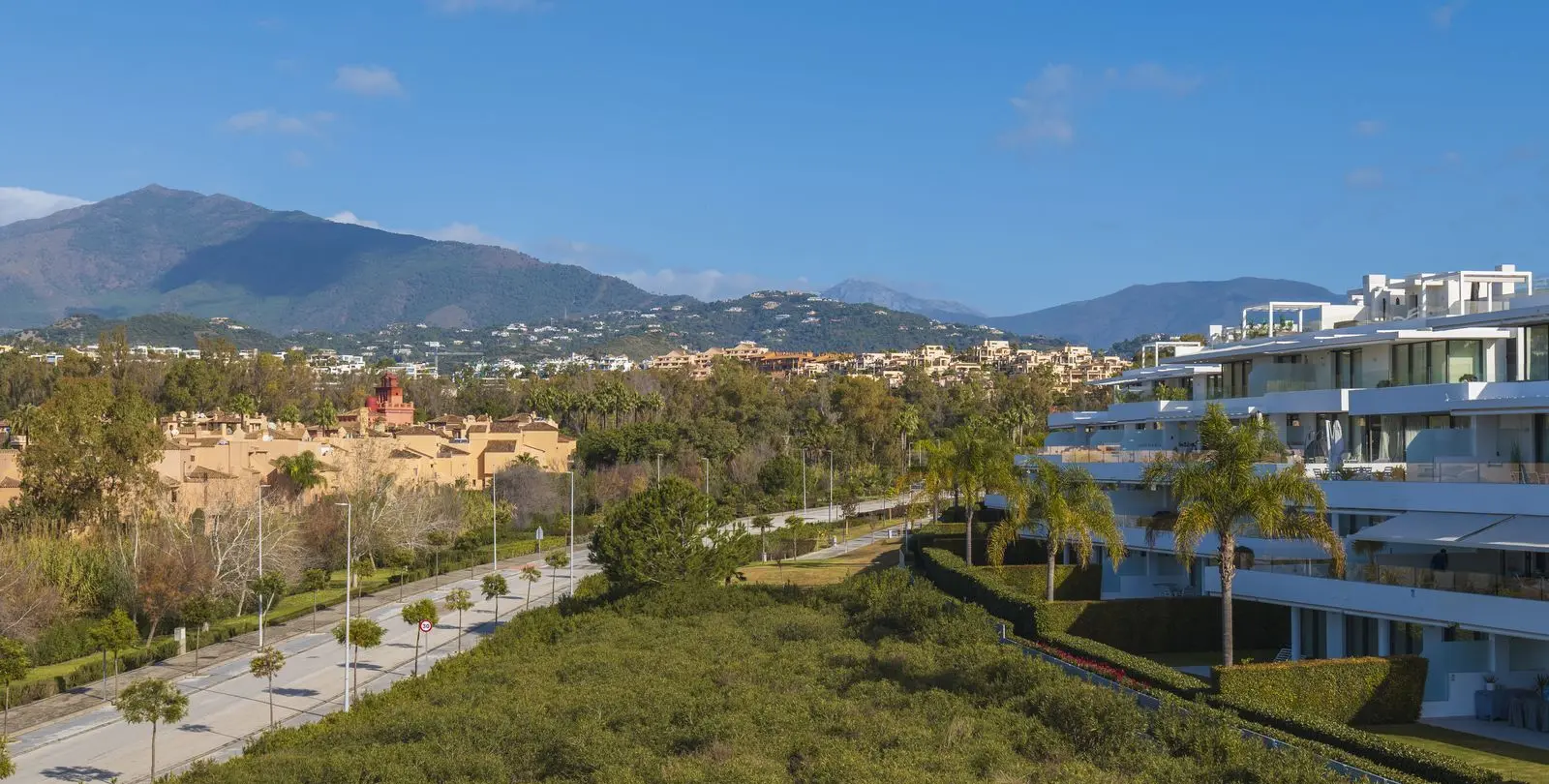 Sale of detached villa in Estepona 42