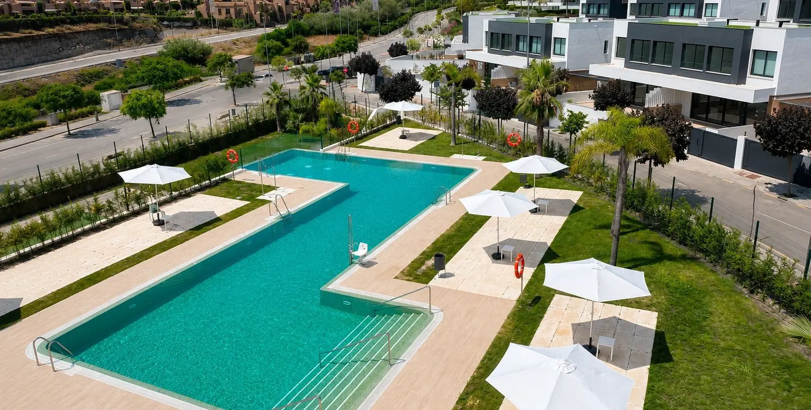 Sale of detached villa in Estepona 54
