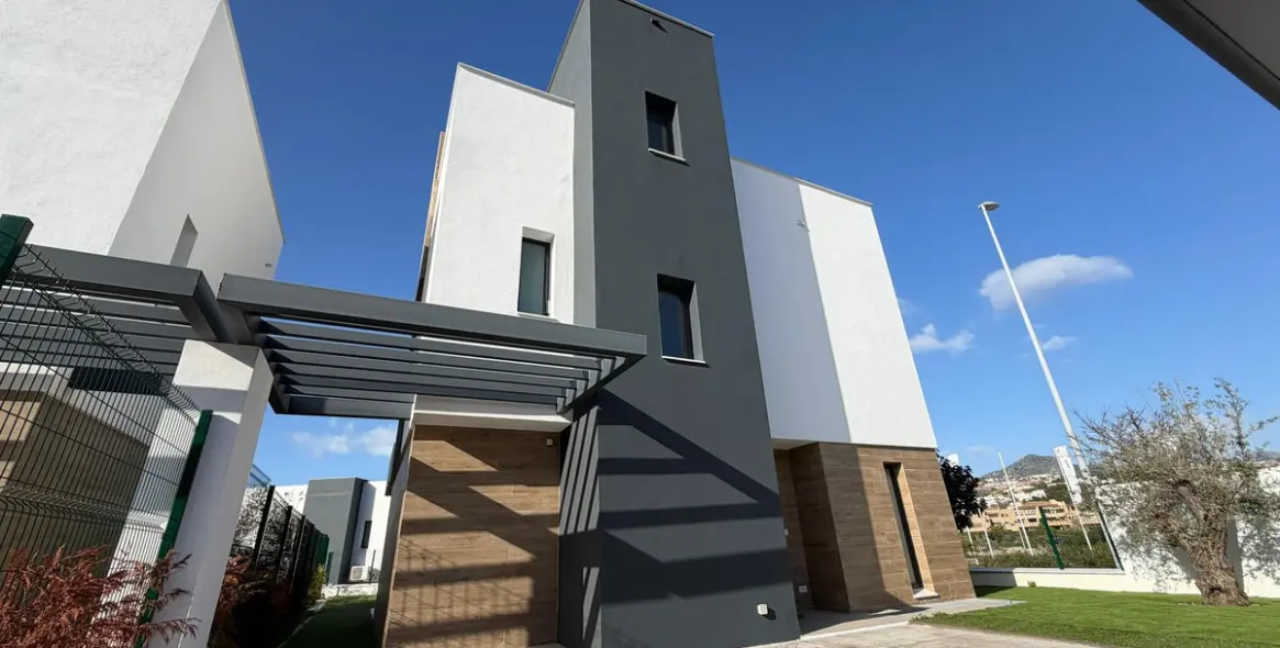 Sale of detached villa in Estepona 2