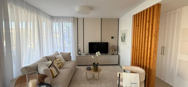 Sale of detached villa in Estepona 2