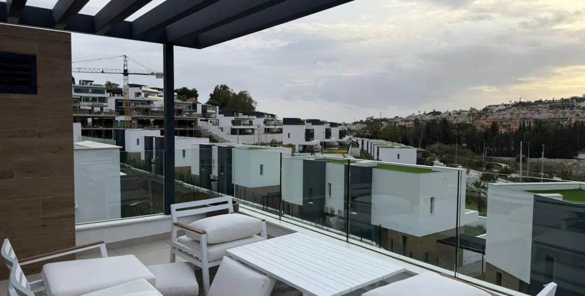 Sale of detached villa in Estepona 19