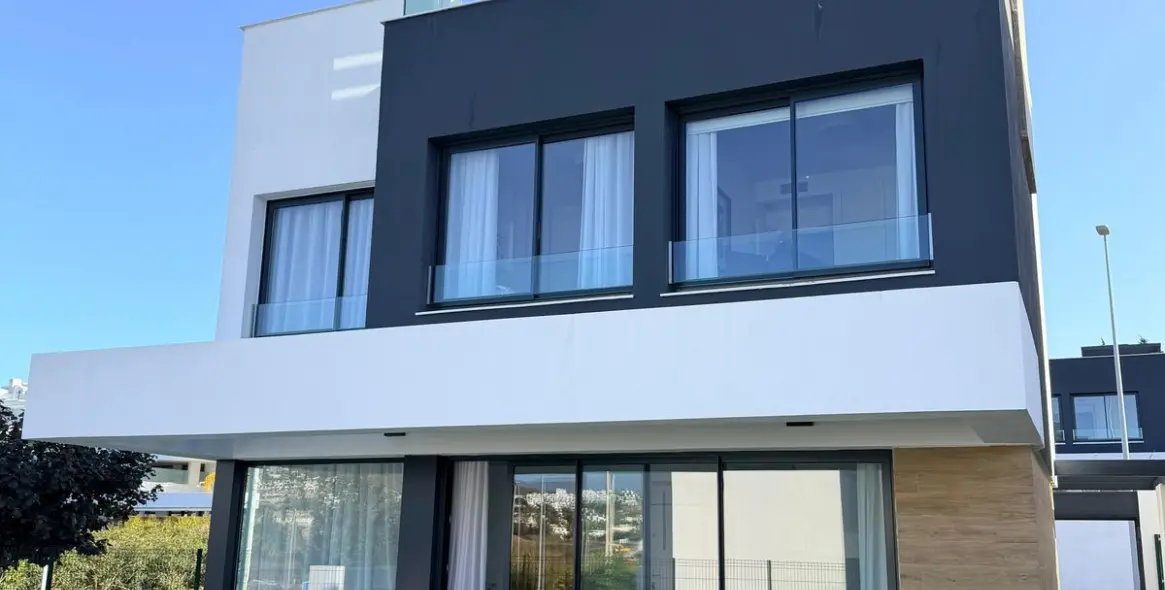 Sale of detached villa in Estepona 21