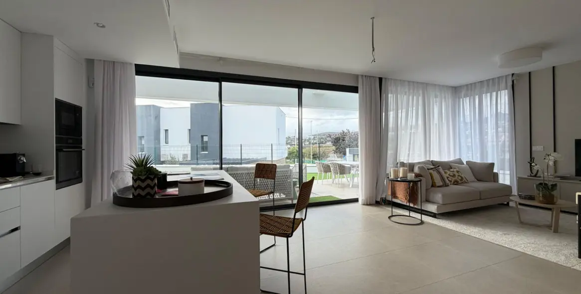 Sale of detached villa in Estepona 28