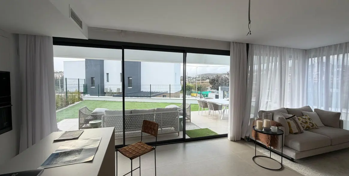 Sale of detached villa in Estepona 36