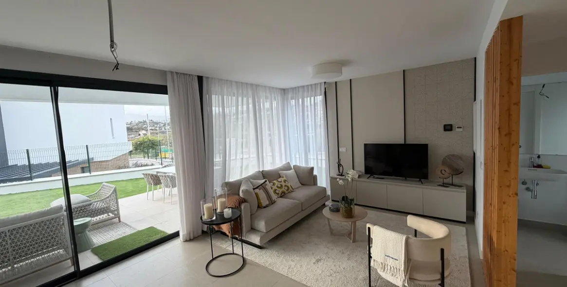 Sale of detached villa in Estepona 39