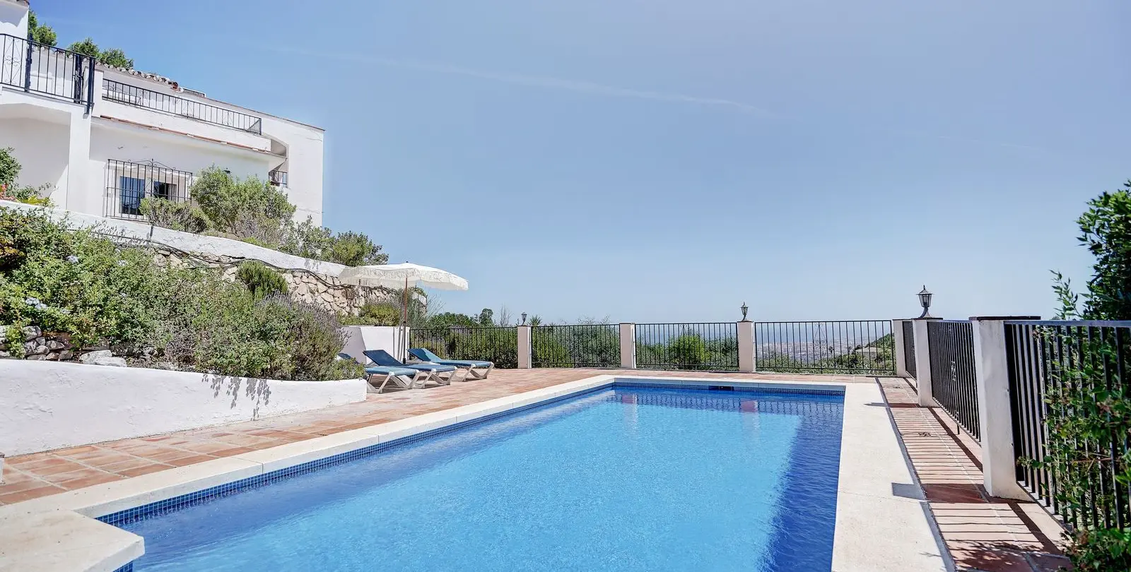 Продажа  отдельно стоящей виллы в Mijas 36