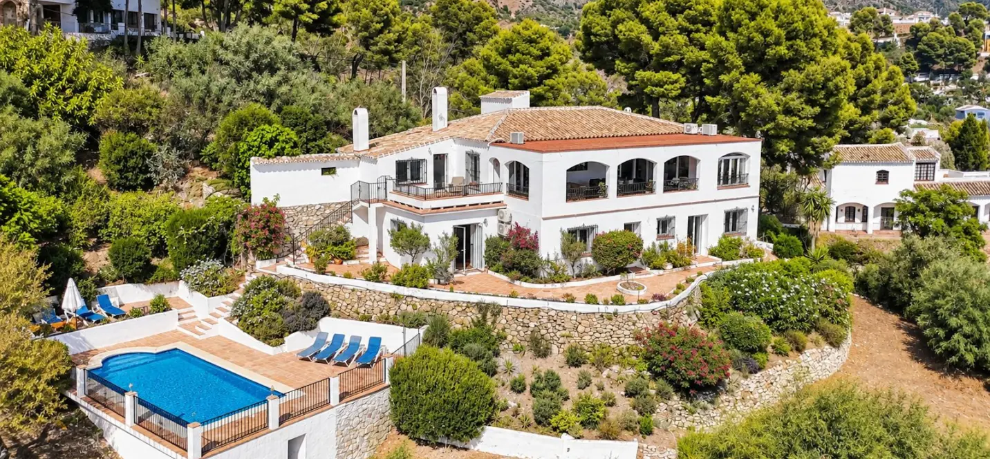 Продажа  отдельно стоящей виллы в Mijas 0