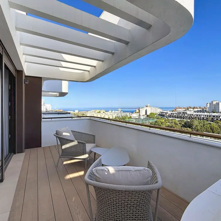 Sale of penthouse in Estepona