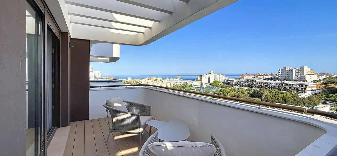 Sale of penthouse in Estepona 0