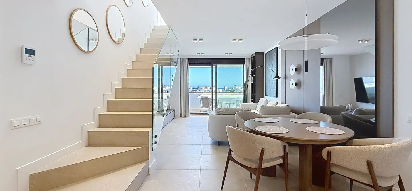 Sale of penthouse in Estepona 3