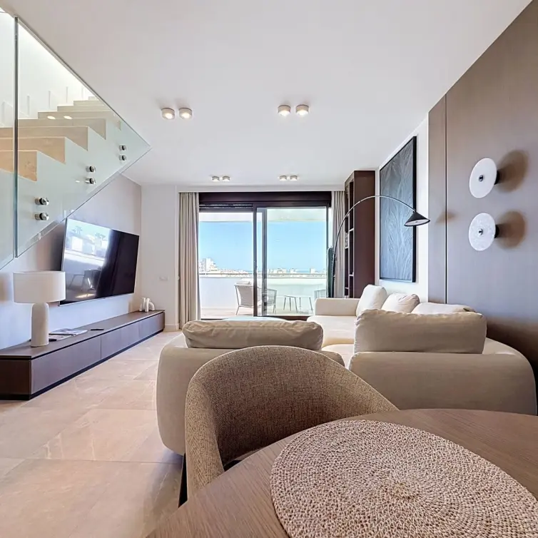 Sale of penthouse in Estepona